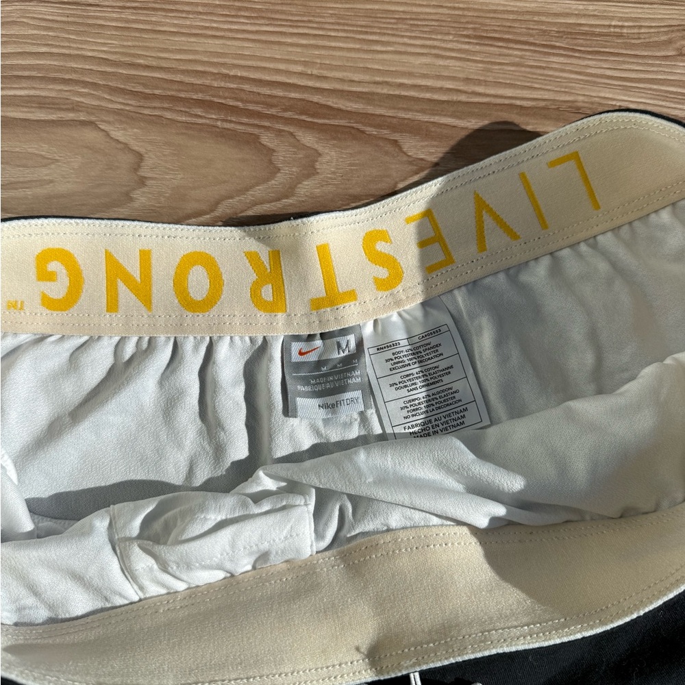 Nike LIVESTRONG Athletic Shorts Women’s Medium Black Gold - Picture 5 of 7